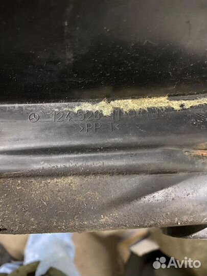 Воздухозаборник Mercedes-Benz W124 m104 3.2 Coupe