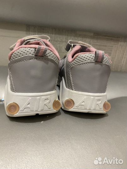 Кросовки для девочки 28