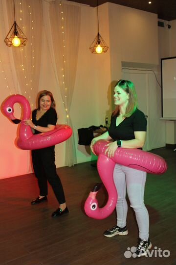 Ведущий мероприятий и диджей с оборудованием