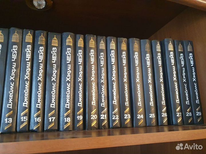 Продам собрание детективов