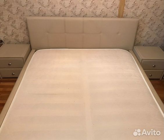 Кровать с 2 тумбочками