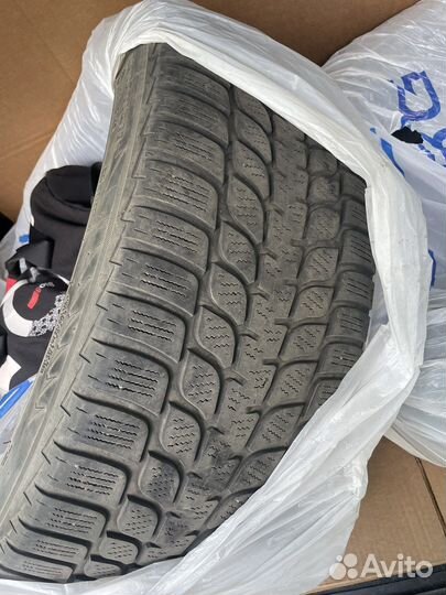 Bridgestone Blizzak LM-25 235/45 R18 98V