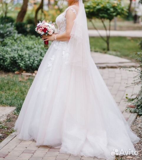 Свадебное платье 44 46 со шлейфом