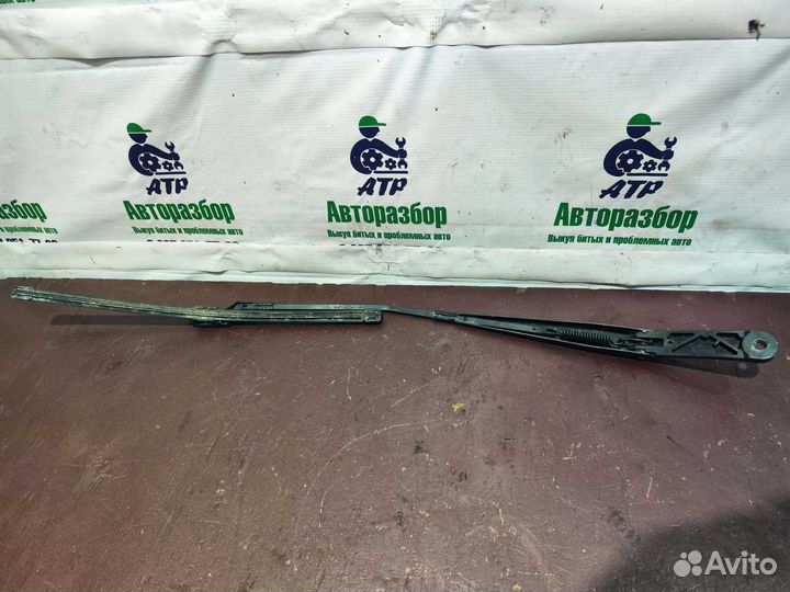 Поводок стеклоочистителя правый Skoda Superb 2