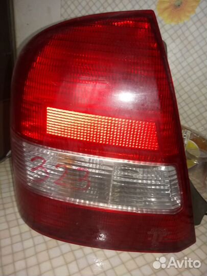 Задний левый фонарь mazda 323