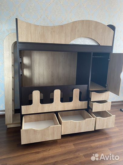 Детская двухярусная кровать