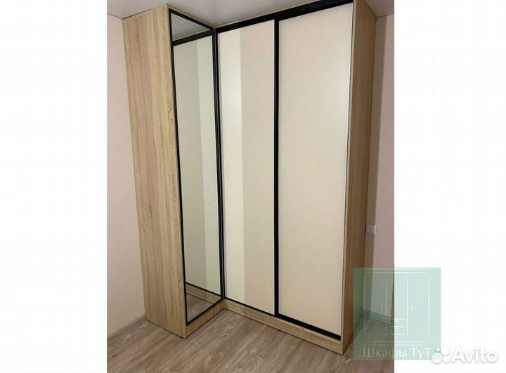 Шкаф купе с зеркалом