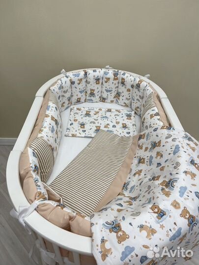 Комплект в кроватку новый