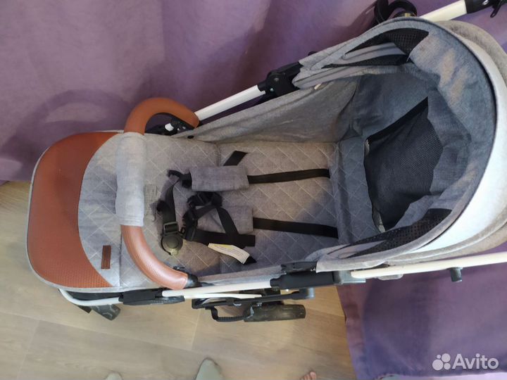 Прогулочная коляска. В подарок эрго рюкзак