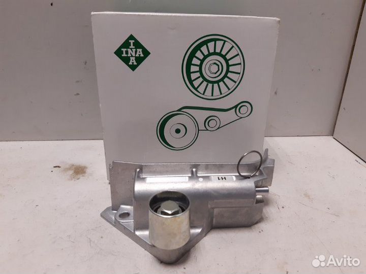 Натяжитель ремня грм с роликом Volkswagen Golf