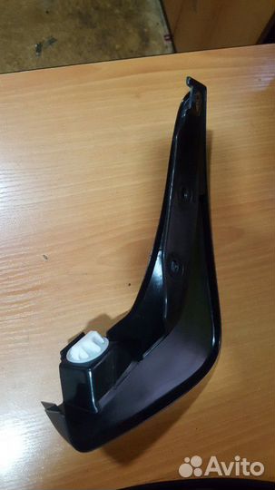 Мазда 3 2003-2009 Передний левый брызговик оригина