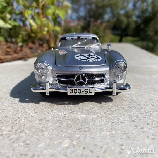 Модель авто Mercedes-Benz 300SL серебристый