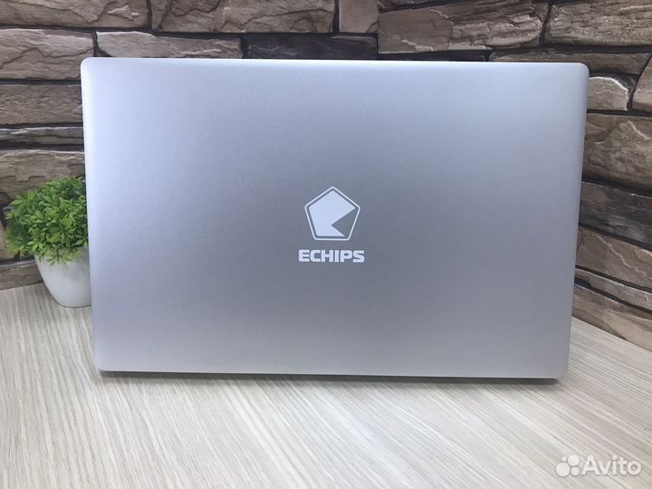Стильный ноутбук Echips на ssd