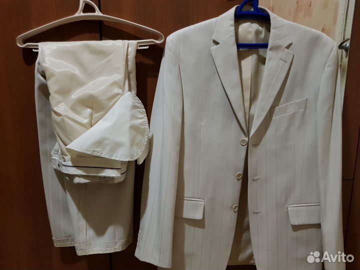 Костюм мужской кремовый XL