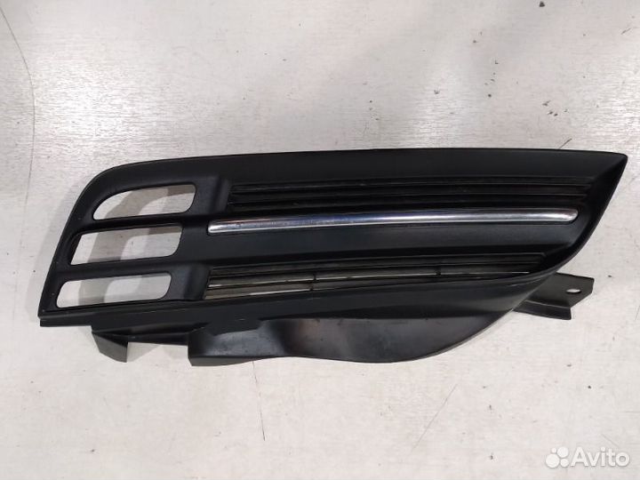 Решетка радиатора передняя левая Nissan Micra K12