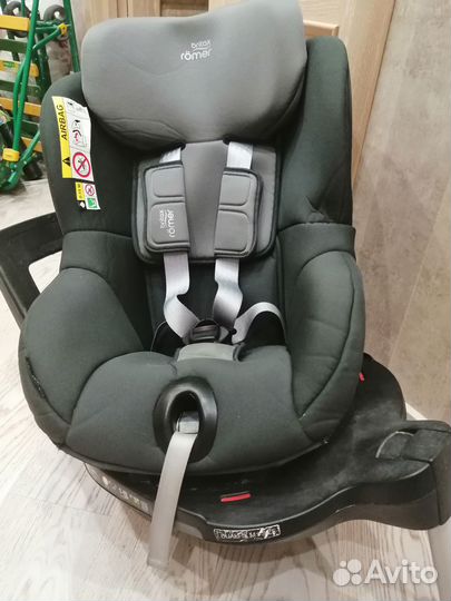 Продаю поворотное автокресло Britax Romer