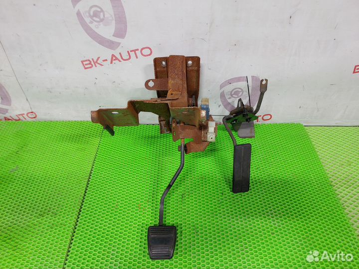 Педаль газа и тормоза GMC Vandura 91г