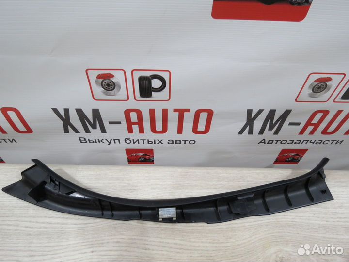 Накладка порога задняя правая Toyota Camry 50
