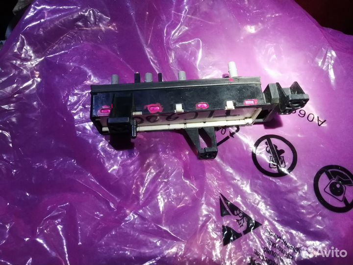 Блок управления сидением правый Toyota LC200