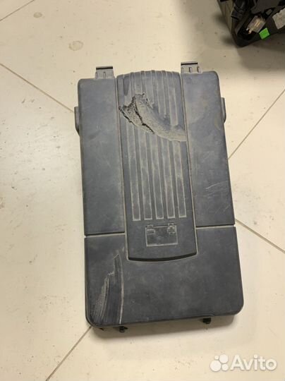 Крышка аккумулятора Skoda Octavia A5