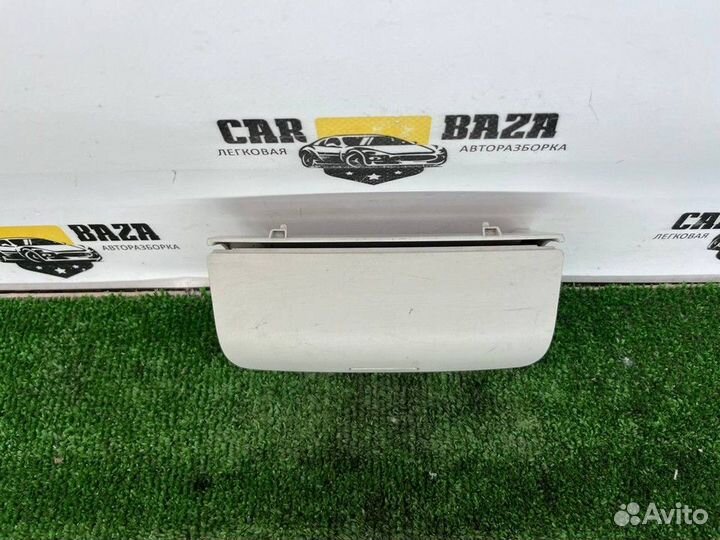 Вещевой ящик Volkswagen Passat