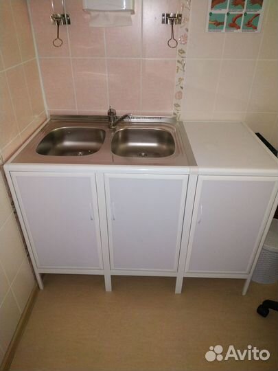 Стол лабораторный с мойкой