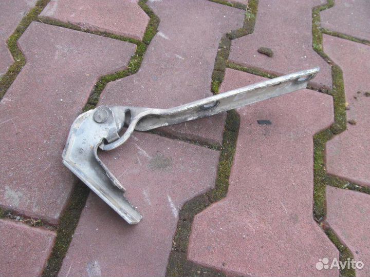 Петля капота правая Volkswagen Passat B5 1997-2005