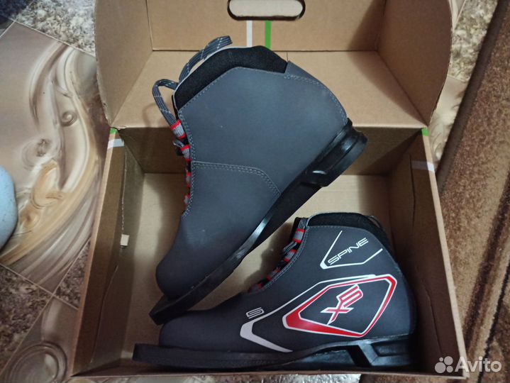 Лыжные ботинки, лыжи, палки