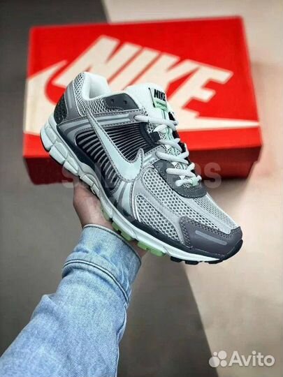 Кроссовки мужские Nike Air Zoom Vomero 5