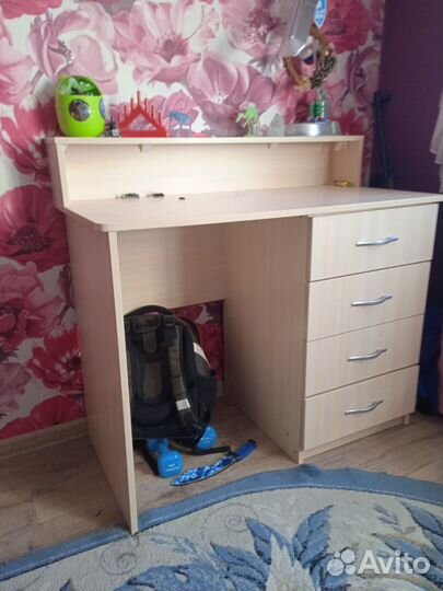 Письменный стол