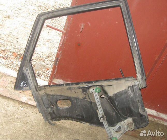 Стеклоподъемник задний правый Audi 80 B3