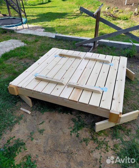 Детская деревянная песочница