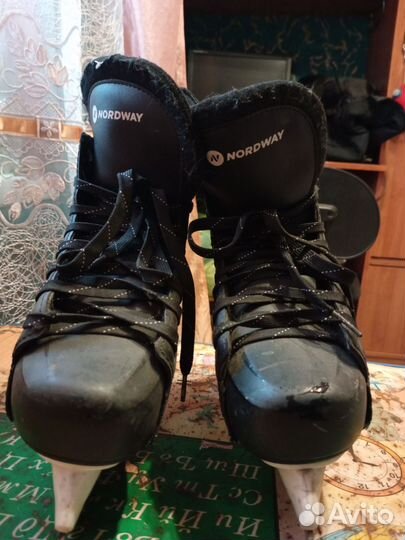 Коньки хоккейные