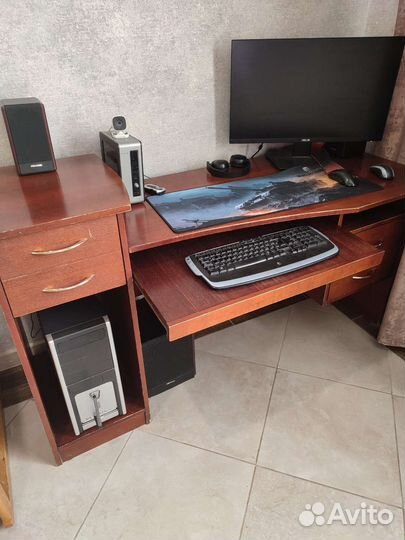 Компьютерный стол