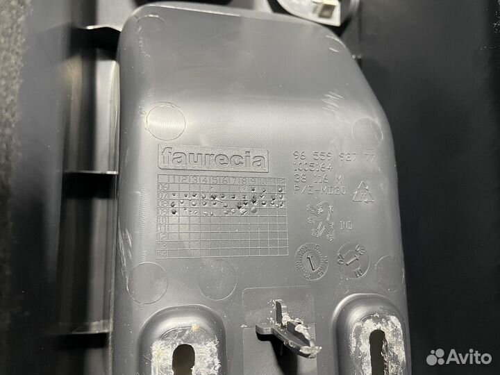 Центральная консоль Peugeot 308 (T7) I (2007–2011)