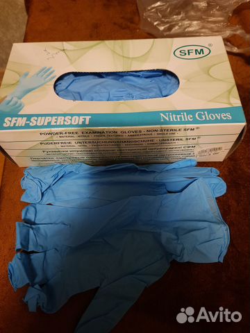 Пара новых медицинских перчаток нитриловых