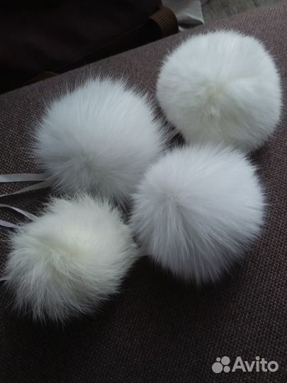 Помпон на шапку меховой натуральный