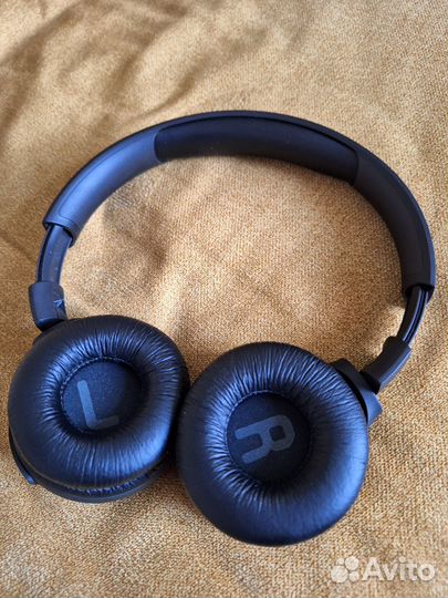 Беспроводные наушники JBL