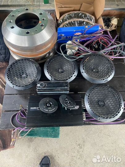 Комплект громкого автозвука