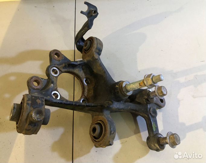 Цапфа задняя левая Toyota Corolla ZRE210 1ZR 2019