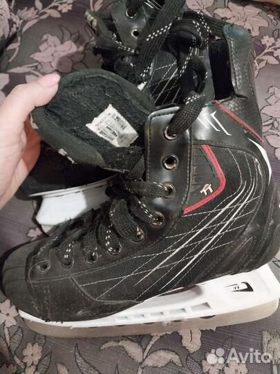 Коньки хоккейные