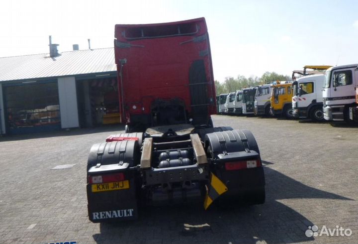 В разборке грузовик Renault, Premium II с 2007