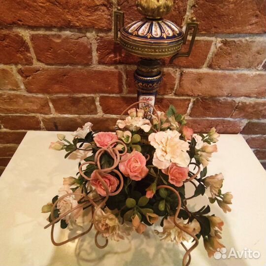 Интерьерная композиция из искусственных цветов