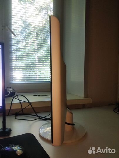 Монитор LG flatron W2252TQ