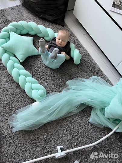 Балдахин, косичка и подушка в кроватку