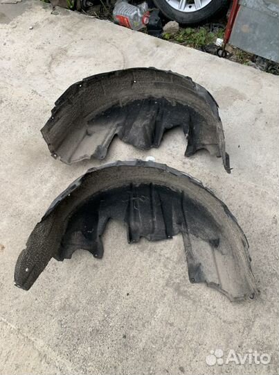 Задний подкрылок Toyota Crown Majesta 186