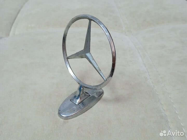 Значок mercedes на капот