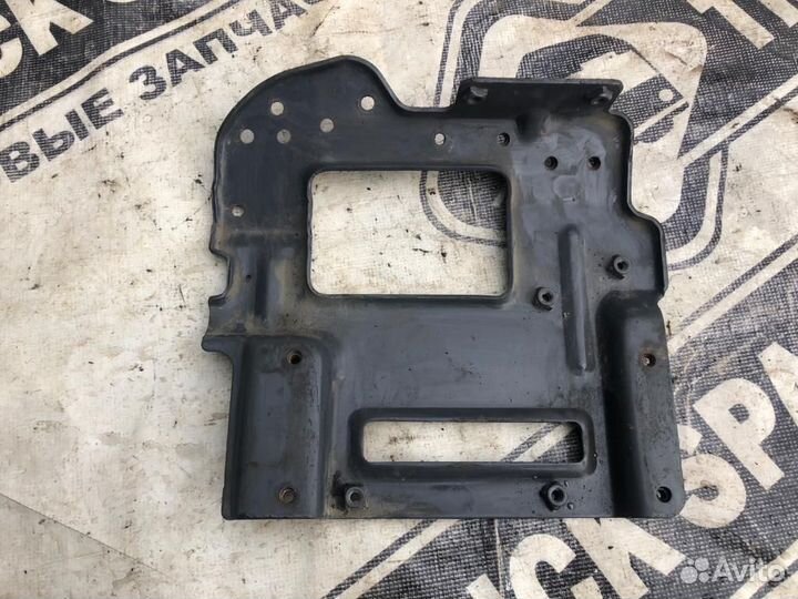 1923152 Кронштейн усилителя бампера левый Scania 5