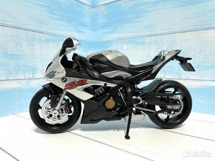 Модель мотоцикла BMW S1000RR 1/12