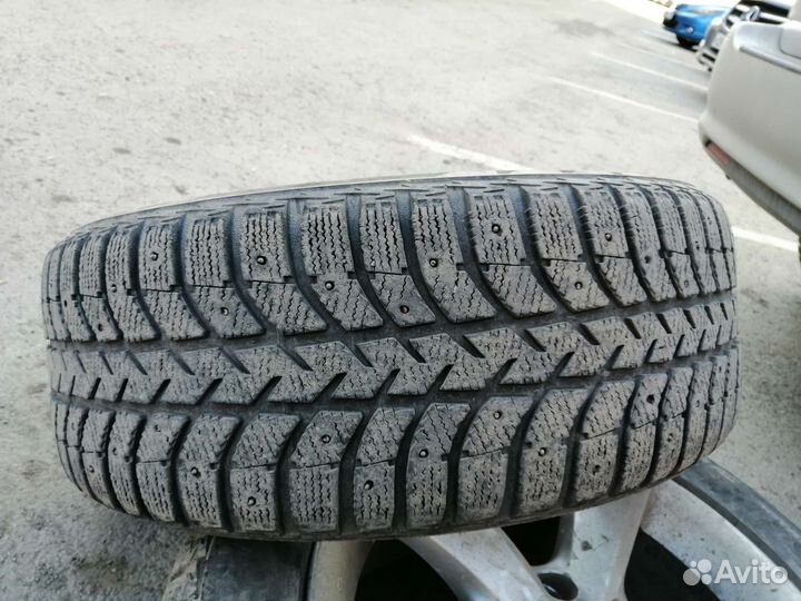 Bridgestone Blizzak Revo1 235/55 R18